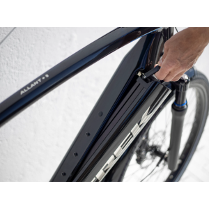 Bicicletta Trek Allant+ 9 - Trek Black/Alpine Blue 2022 Trek Bikes